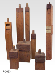 Colección de tubos sonoros prismáticos de madera.